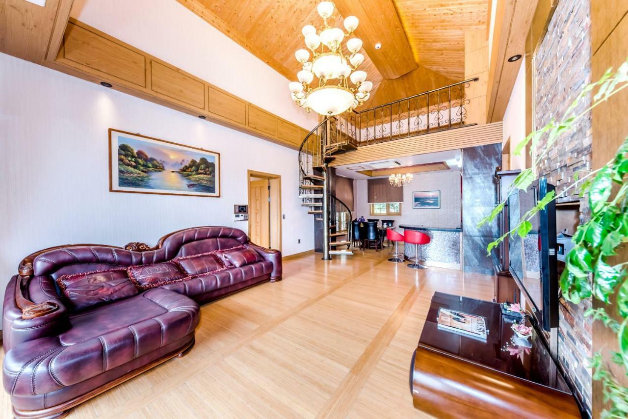 Palm Valley Resort Seogwipo Esterno foto